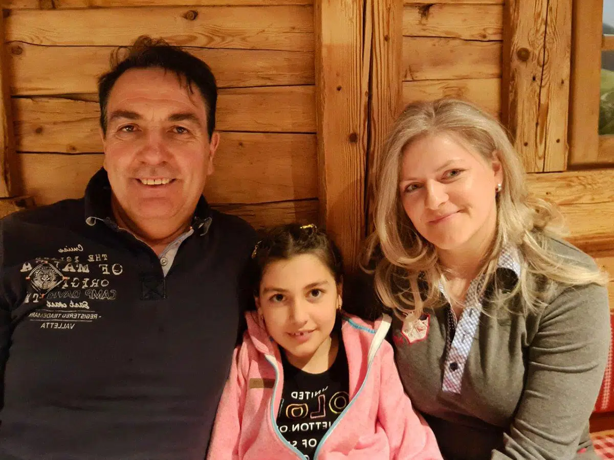 Gastgeberfamilie im Almdorf Haidenberg